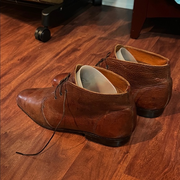 Size 9.5 Classic Brown Leather Men\'s Shoes